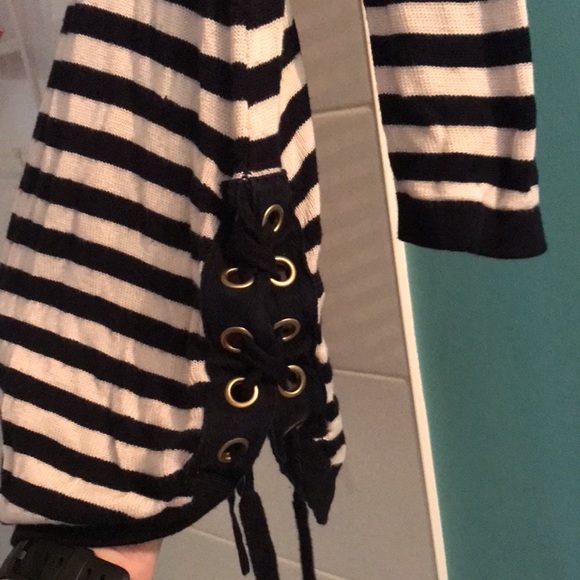 Casual top - Picture 2 of 2